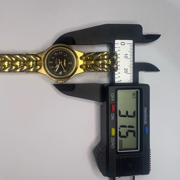 (926)Gruen Ladies Quartz Gold Watch with Black Dial and Date… - Picture 6 of 8